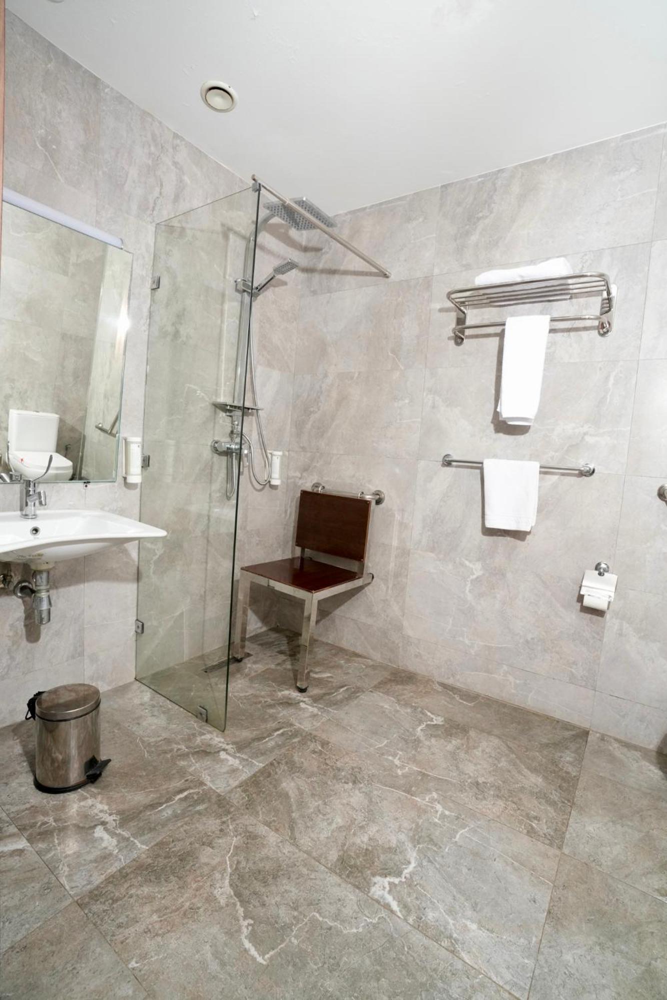 Nj Hotel 4*